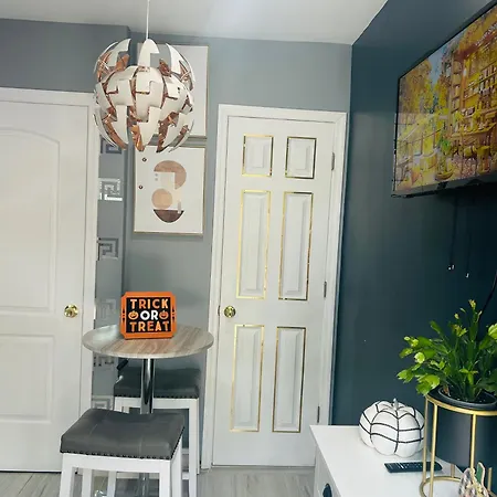 Fancy Studio Private Entrance Apartment